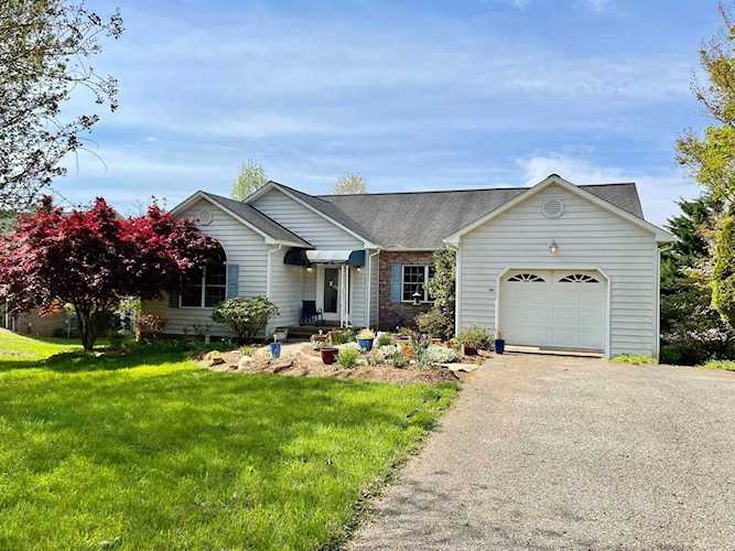 141 Chestnut Creek Hardy, VA 24101