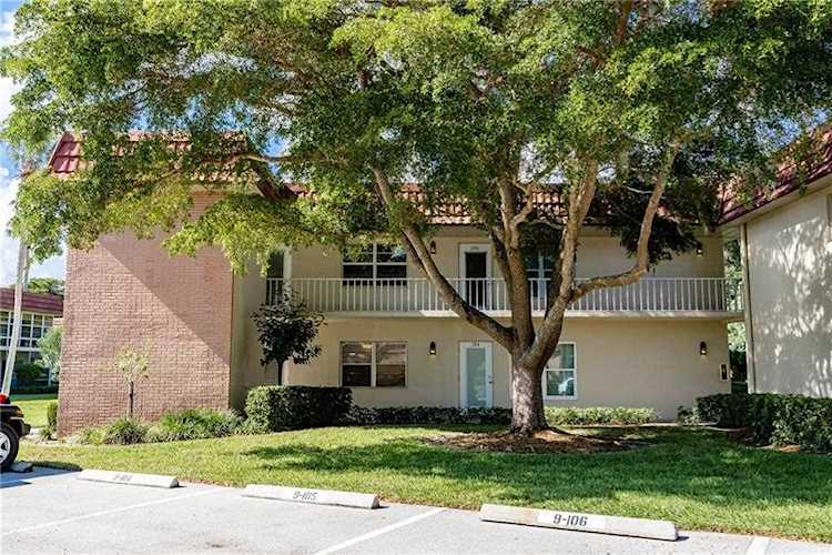9 Vista Palm Ln Vero Beach, FL 32962