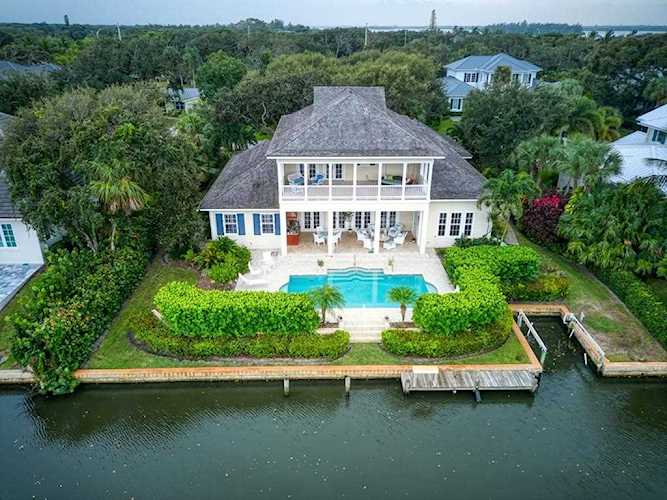 627 Tulip Ln Vero Beach, FL 32963