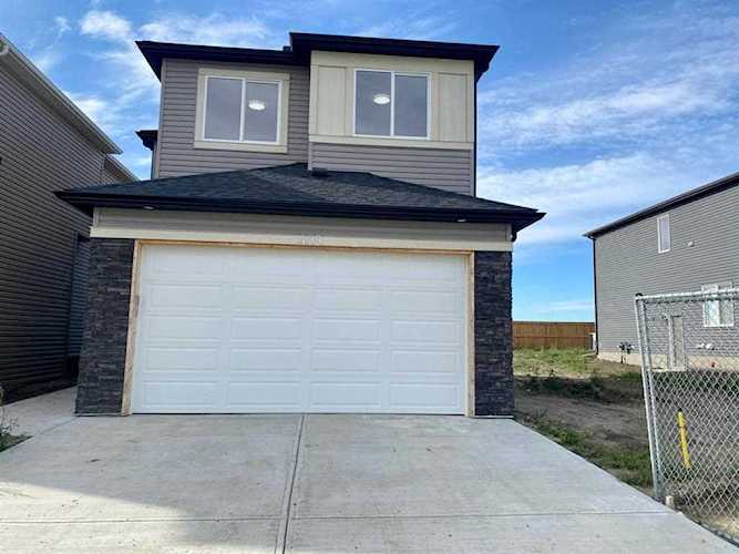 409 Corner Meadows Way NE Calgary, AB T3N 1Y6