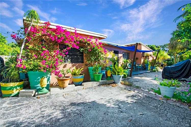199 NW 8th St Boca Raton, FL 33432