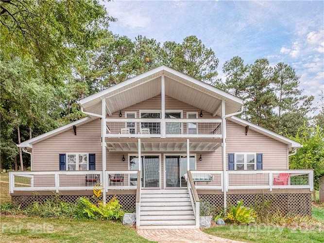 4523 Water Oak Dr Lake Wylie, SC 29710