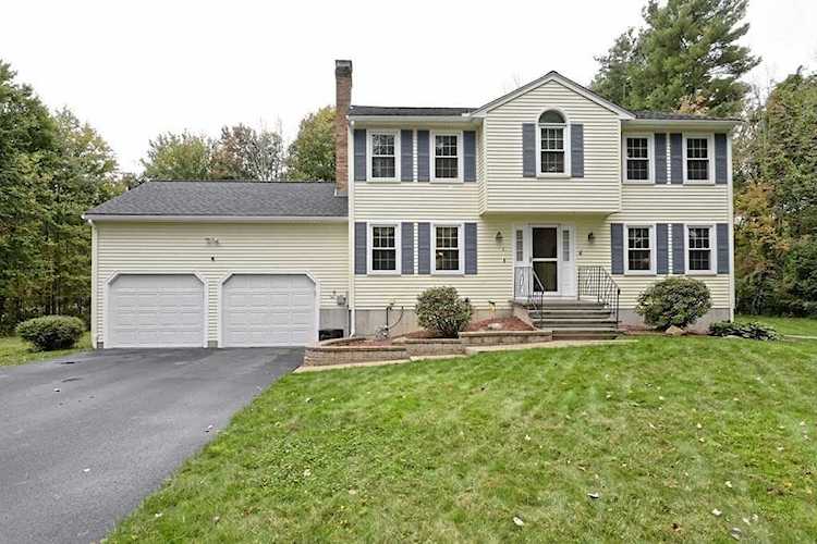 1 Pheasant Run Rd Medway, MA 02053