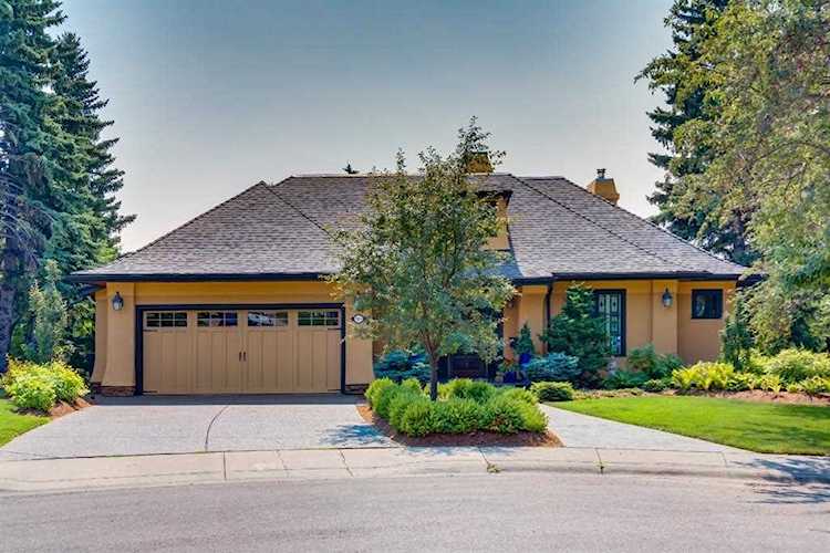 1811 Cayuga Crescent NW Calgary, AB T2L 0N7