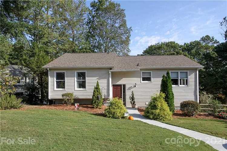 1116 Palmyra Dr Tega Cay, SC 29708