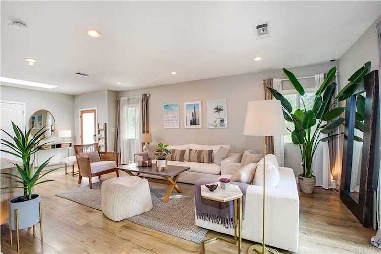 5615 Saturn St Los Angeles, CA 90019