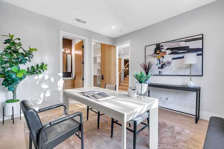 842 N Crescent Heights Blvd West Hollywood, CA 90046