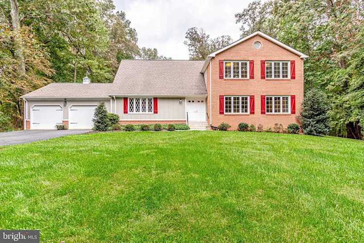 11729 Pine Tree Dr Fairfax, VA 22033