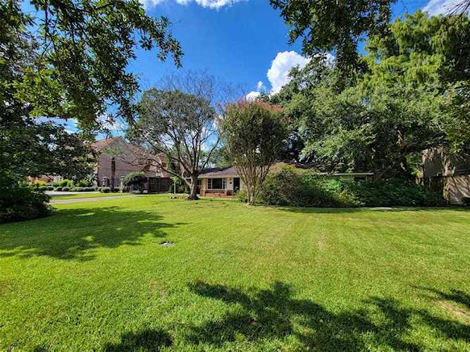 5410 Maple St Bellaire, TX 77401