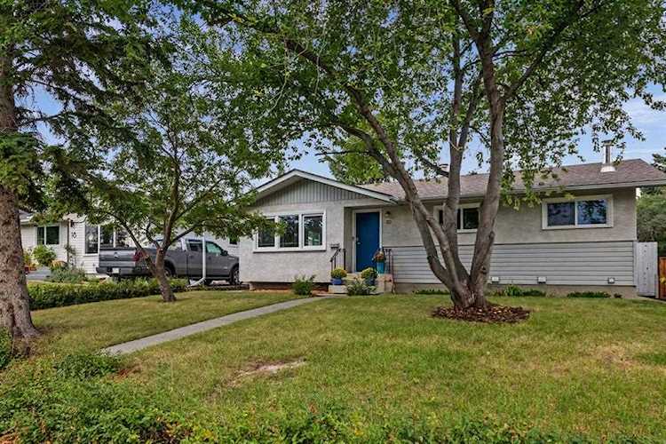 20 Atlanta Crescent SE Calgary, AB T2J 0Y3