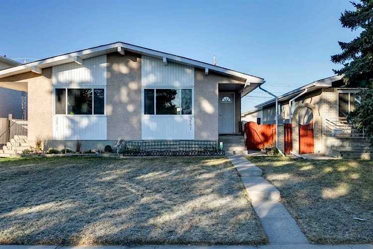 927 43 St SW #A & B Calgary, AB T3C 1Z8