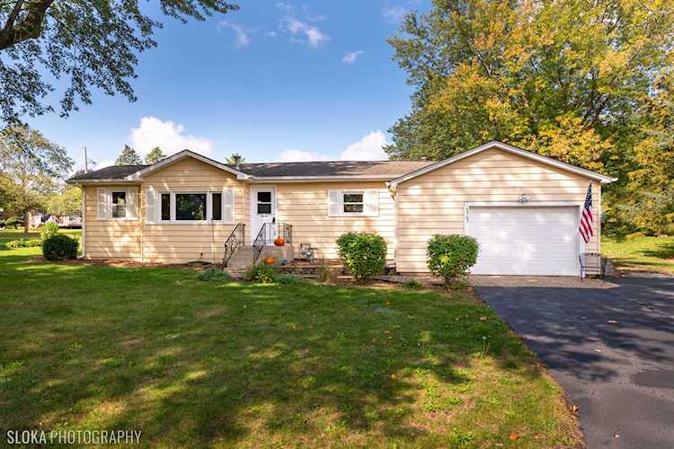 5303 Stillwell Dr Wonder Lake, IL 60097