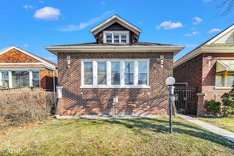 8311 S Paxton Ave Chicago, IL 60617
