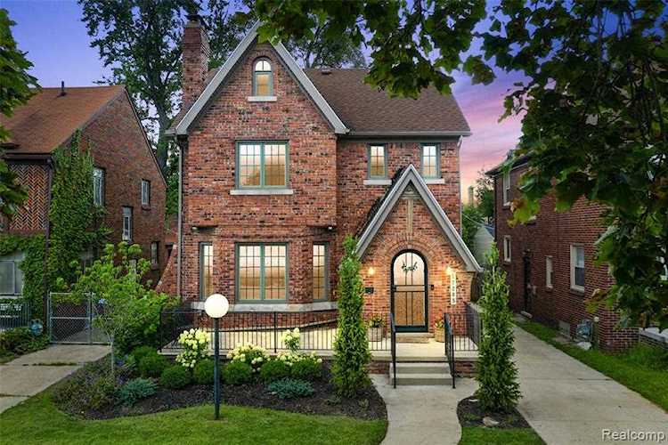 17205 Santa Barbara Dr Detroit, MI 48221