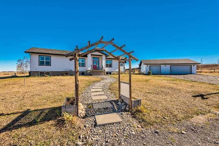 80101 264 Ave E Rural Foothills County, AB T1S 4G9