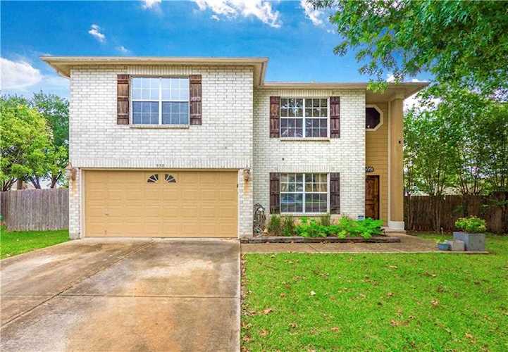 950 Whispering Hollow DR Kyle, TX 78640