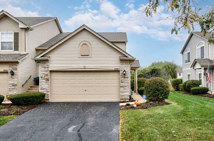 1695 Fredericksburg Ln Aurora, IL 60503