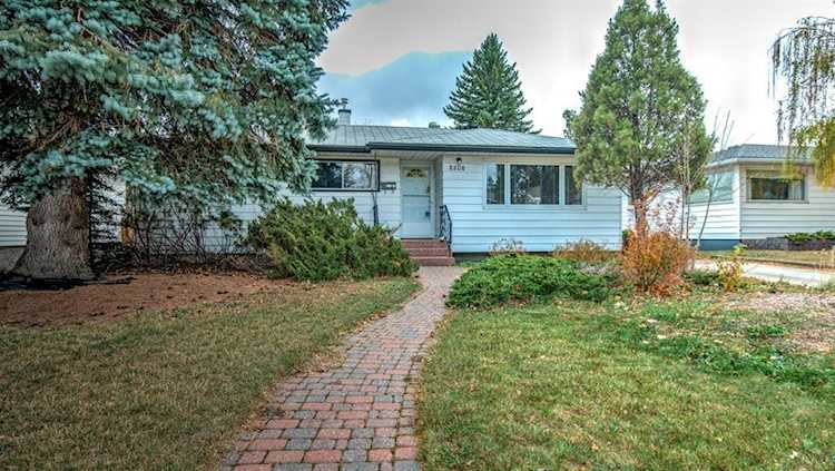 8208 5 St SW Calgary, AB T2V 1C5