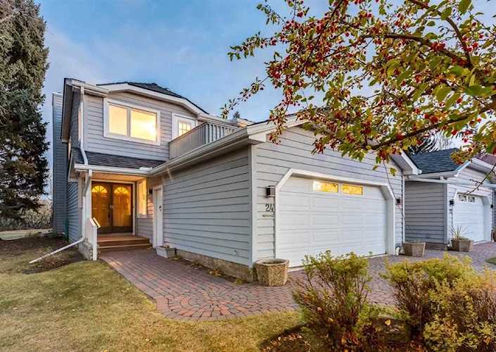 24 Wood Crescent SW Calgary, AB T2W 4B6
