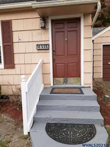 1049 15th Av Albany, OR 97321-2112