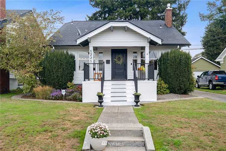 1221 S Ridgewood Ave Tacoma, WA 98405