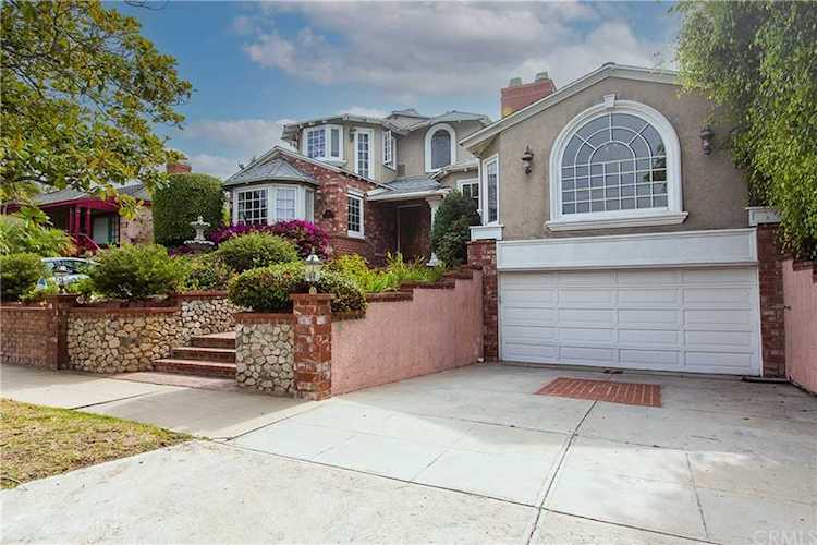 8344 Loyola Blvd Los Angeles, CA 90045