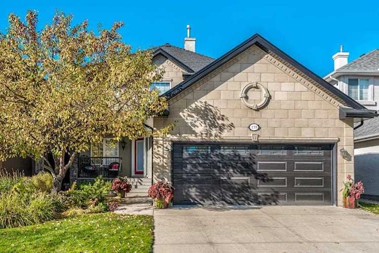 139 Strathridge Place SW Calgary, AB T3H 4J2