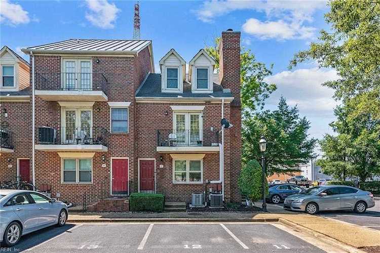 27 Academy Ln Hampton, VA 23669