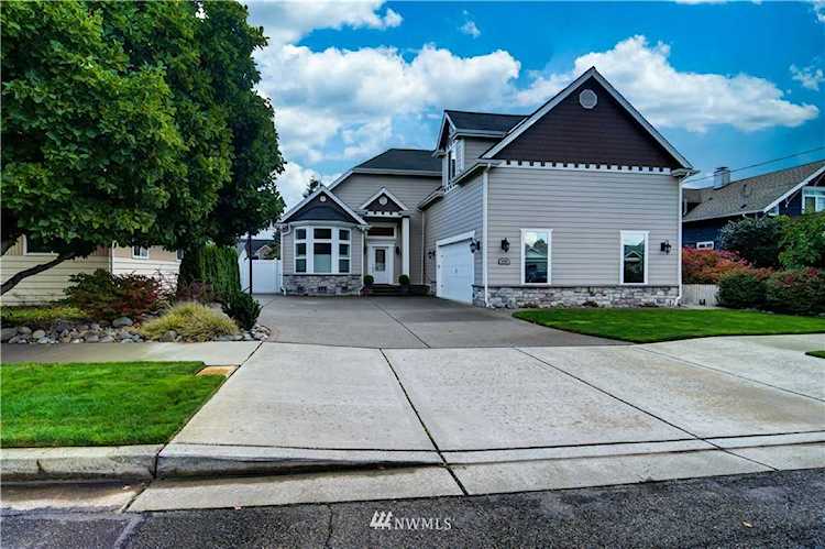 1118 SW 9th Ave Puyallup, WA 98371