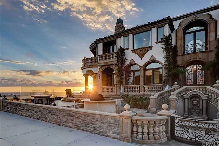 100 The Strand Hermosa Beach, CA 90254