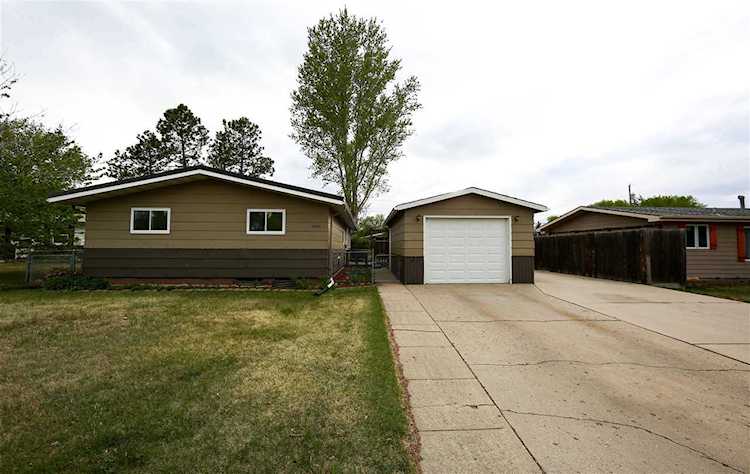 2043 NW 7th St Minot, ND 58703 | MLS 211090 Photo 1