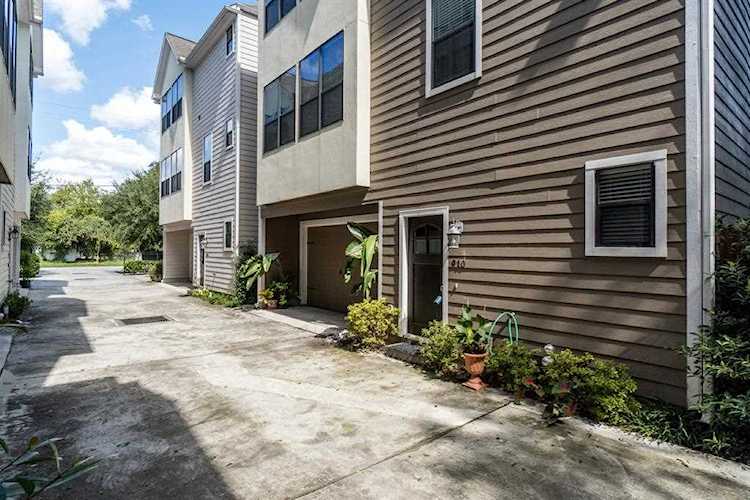 910 W 20th St Houston, TX 77008