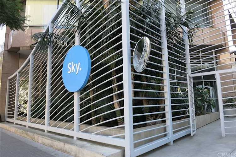 801 S Grand Ave #1804 Los Angeles, CA 90017