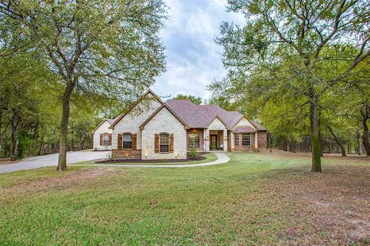 107 Falls Creek Lane Gunter, TX 75058