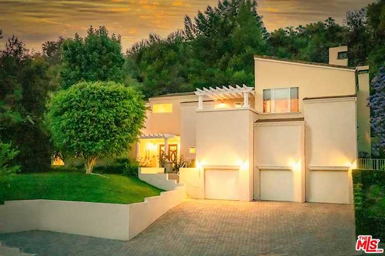 2680 Astral Dr Los Angeles, CA 90046