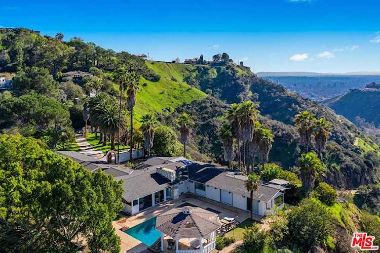 2501 Carob Dr Los Angeles, CA 90046