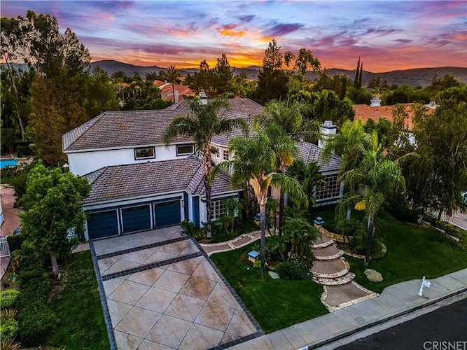 5517 Newcastle Ln Calabasas, CA 91302