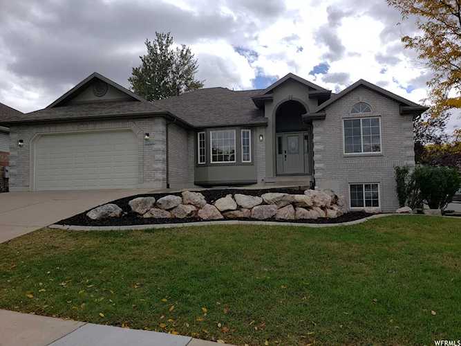 1058 E 575 N Layton, UT 84040