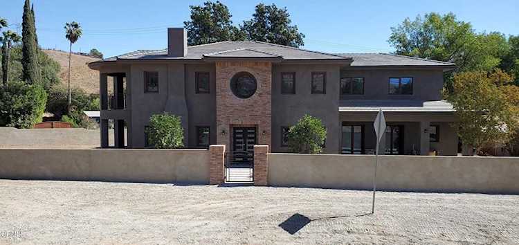 11044 Mcbroom Shadow Hills, CA 91040