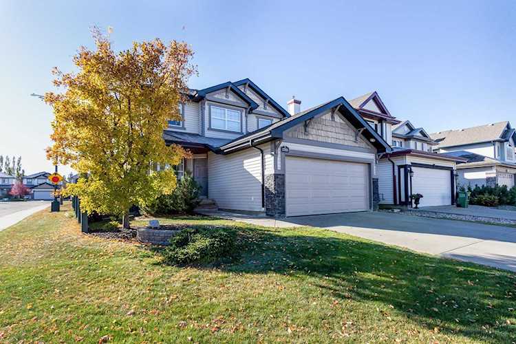 1703 Robertson Place Edmonton, AB T6W 1H8