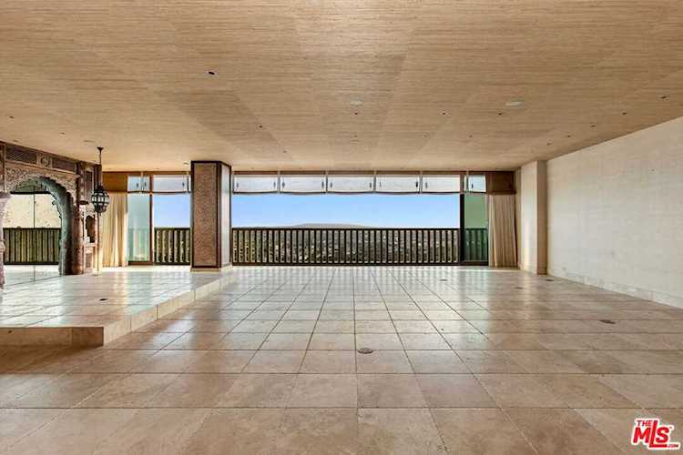 9255 Doheny Rd #2704 West Hollywood, CA 90069