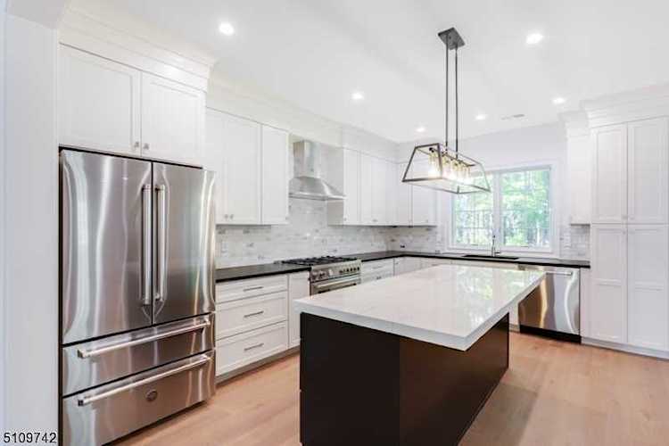 10 1St St New Providence Boro, NJ 07974