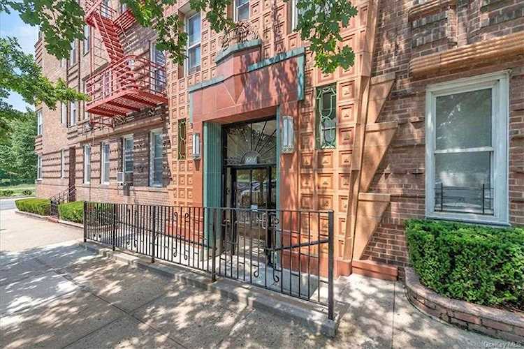 601 N Pelham Parkway #607 Bronx, NY 10467