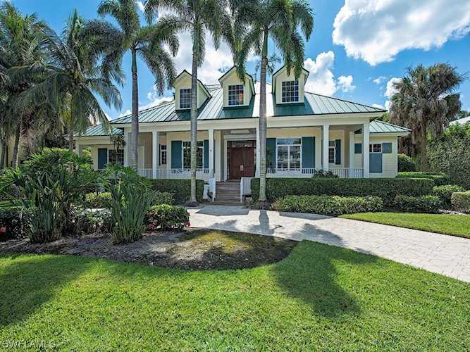 194 N 4th Ave Naples, FL 34102