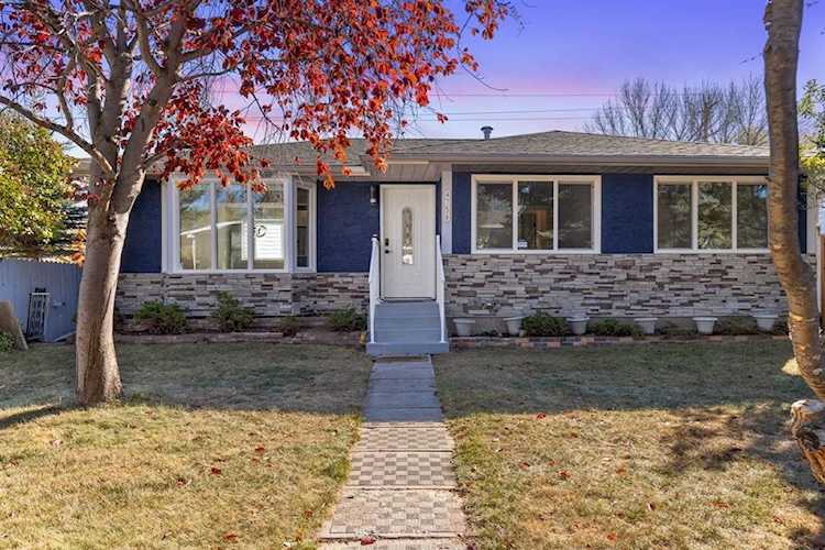 4756 Nipawin Crescent NW Calgary, AB T2K 2H9