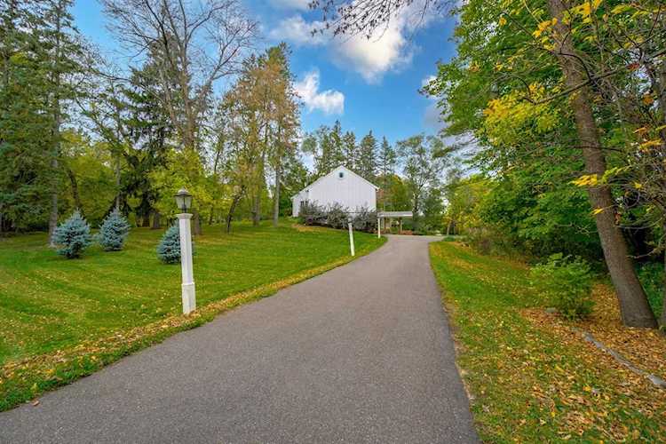 43 Robb Farm Road North Oaks, MN 55127