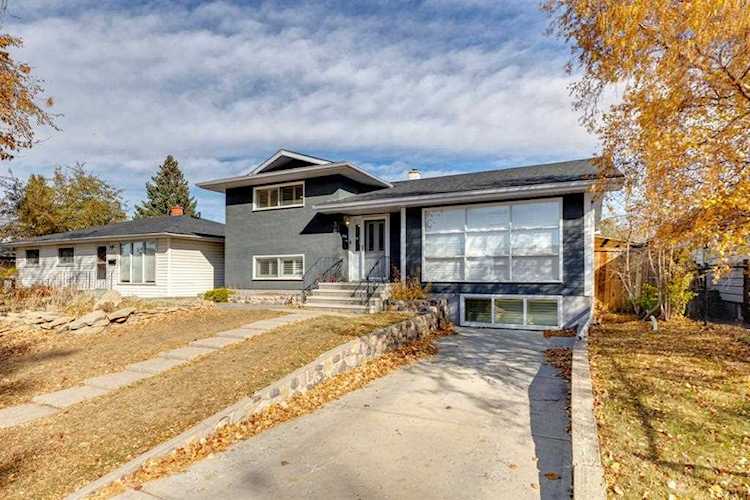 36 Fay Rd SE Calgary, AB T2H 1H4