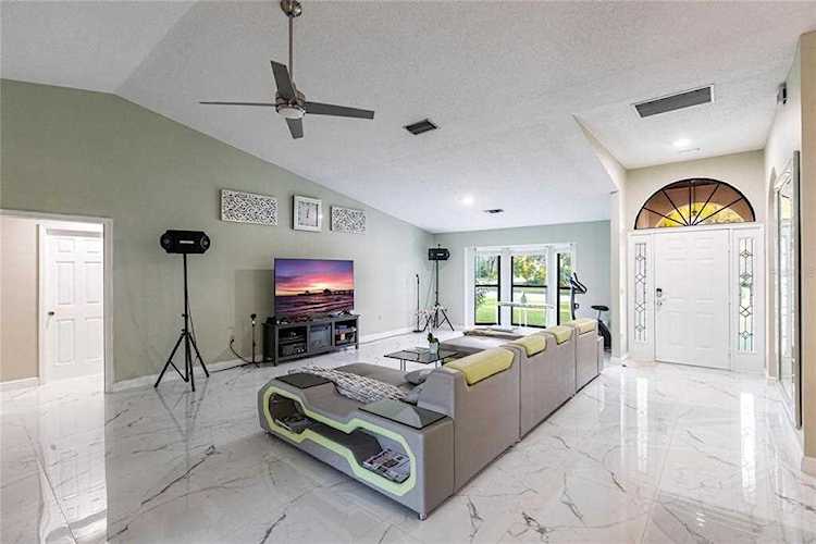4903 80th Avenue CIRCLE E Sarasota, FL 34243