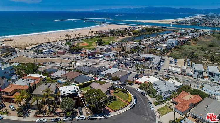240 Montreal St Playa Del Rey, CA 90293