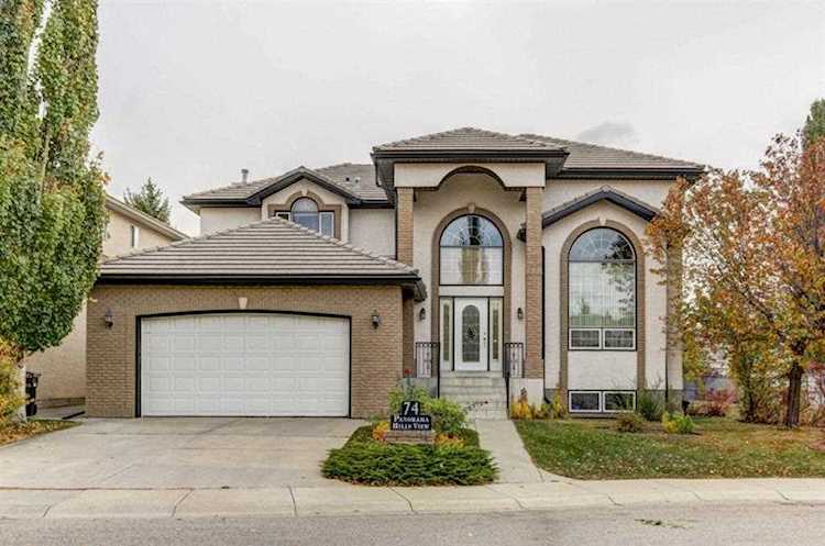 74 Panorama Hills View NW Calgary, AB T3K 5C1
